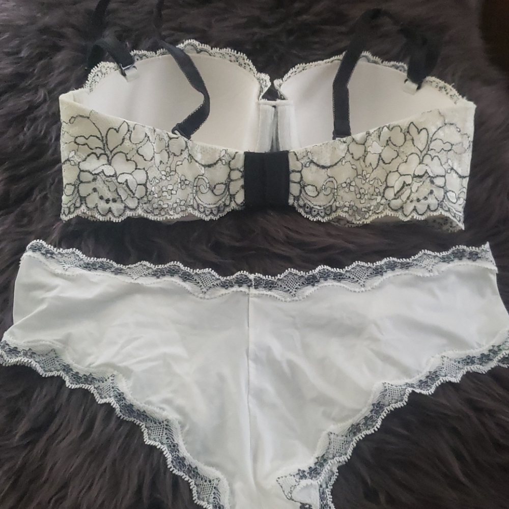 ⭐SET⭐Victoria's Secret Rare Limited Edition Black & White Lace Crystal Set - Picture 10 of 11